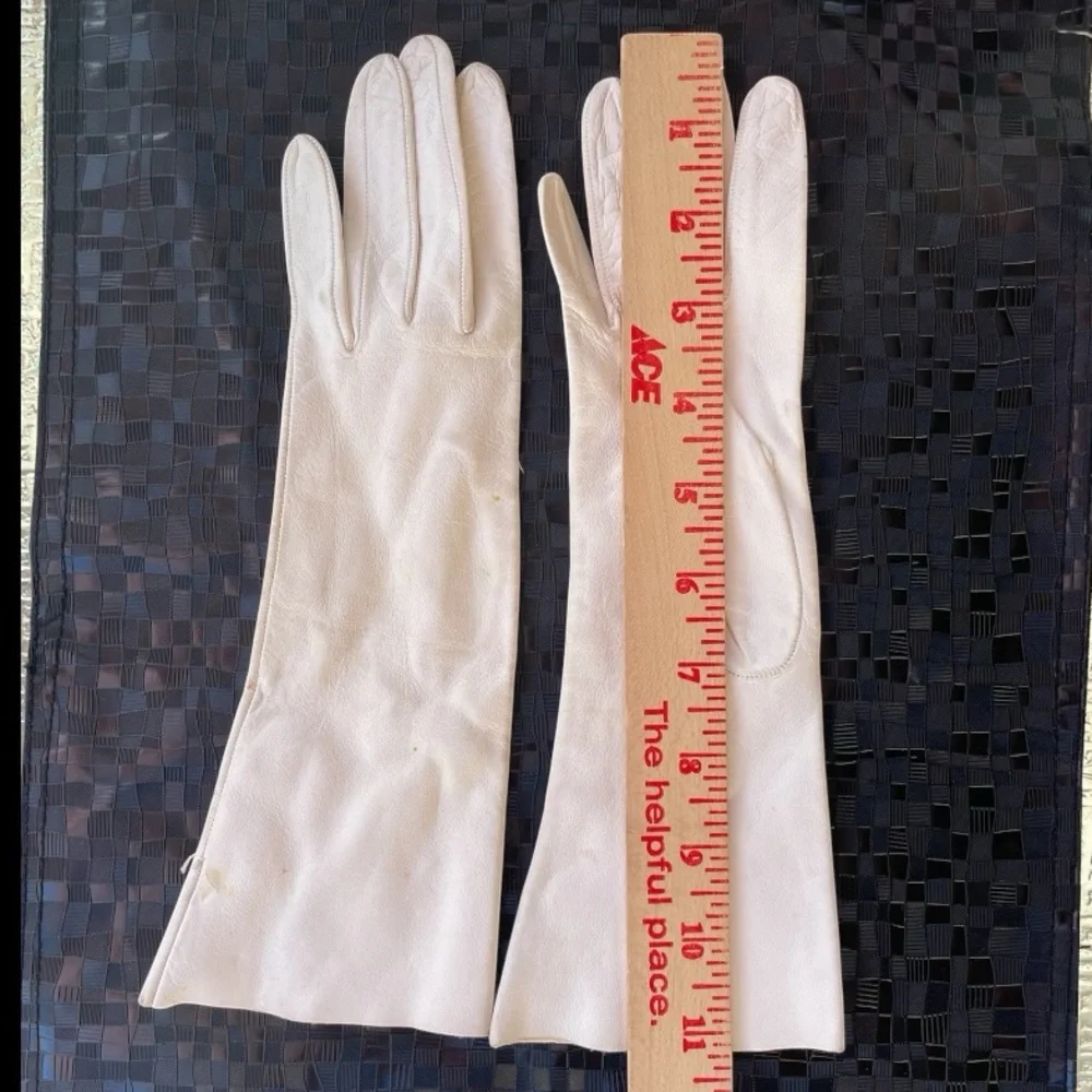 Vintage Elegant White/ Ivory Leather Opera Gloves